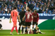Schalke verspielt 2:0-Führung: Dzeko-Rot kostet Sieg gegen Hannover
