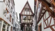 Schiefes Fachwerkhaus in Bernkastel-Kues: Die faszinierende Geschichte hinter dem „Harry Potter“-Haus