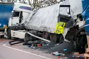 Schwerer Lkw-Unfall auf A1 bei Bremen: Drei Lastwagen krachen ineinander