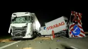Schwerer Lkw-Unfall auf A2 in Brandenburg: Autobahn nach Kollision mit Baustelle stundenlang gesperrt