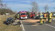 Schwerer Unfall auf B104 bei Pasewalk: Vier Verletzte, zwei Rettungshubschrauber im Einsatz