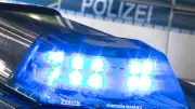 Schwerer Unfall in Ennigerloh: Trampolin fliegt auf Straße und löst Crash aus