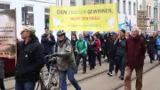 Schweriner Friedensbündnis demonstriert bei Ostermarsch gegen Krieg und Militarisierung
