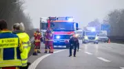 Schwerstverletzter Mann auf A7 bei Flensburg entdeckt - Polizei sucht Zeugen