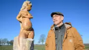 Sechs-Meter-Nacktstatue an Bundesstraße: Schwangere Skulptur löst Debatte in Niedersachsen aus