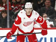 Seider und Peterka punkten: Deutsche NHL-Stars sichern wichtige Playoff-Siege