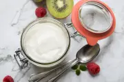Skyr selbst herstellen: So gelingt das proteinreiche Milchprodukt zu Hause