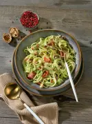 Spaghettini-Salat mit Petersilien-Walnuss-Pesto: Sommerhit mit gesundem Öl-Duo