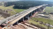 Spektakuläre Sprengung: 110 Jahre alte Autobahnbrücke der A7 in Hessen kontrolliert gesprengt
