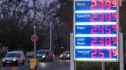 Spritpreis-Hammer setzt sich fort: Super E10 überschreitet 2-Euro-Marke im Bundesdurchschnitt
