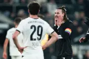 Stögers Traumtor bringt Gladbach entscheidenden Sieg gegen St. Pauli