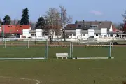 Tödlicher Fußballtor-Unfall in Erlangen: Siebenjähriger stirbt – Trauer und Ermittlungen