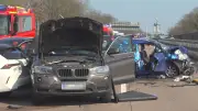 Tödlicher Massencrash auf A1 bei Bremen: Ein Mensch und drei Hunde sterben