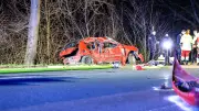 Tödlicher Unfall in NRW: 17-Jährige stirbt nach Baum-Crash, Fahrer unter Verdacht