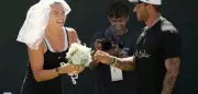 Tennis-Star Sabalenka trainiert mit Brautschleier nach Verlobung