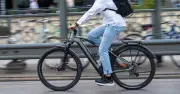 TUM-Studie enthüllt: Ältere Männer besonders gefährdet bei E-Bike-Unfällen mit schweren Hirnverletzungen