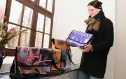 Upcycling-Projekt in Köthen: Taschen aus alten Bannern in Touristinformation erhältlich