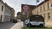 Verkehrsdebatte in Teuchern: Ortschaftsrat fordert flächendeckende Tempo-30-Zone für Innenstadt