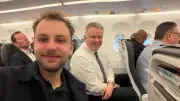 Wahlsieger Gordon Schnieder fliegt Economy nach Berlin - Wahlverlierer fehlt an Bord