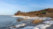 Winterliche Eisskulpturen: Letzte Eisberge formen spektakuläre Landschaft an der Müritz