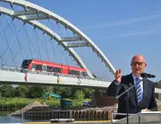 Woidke kritisiert Ungleichbehandlung: Infrastruktur im Osten hinkt hinterher