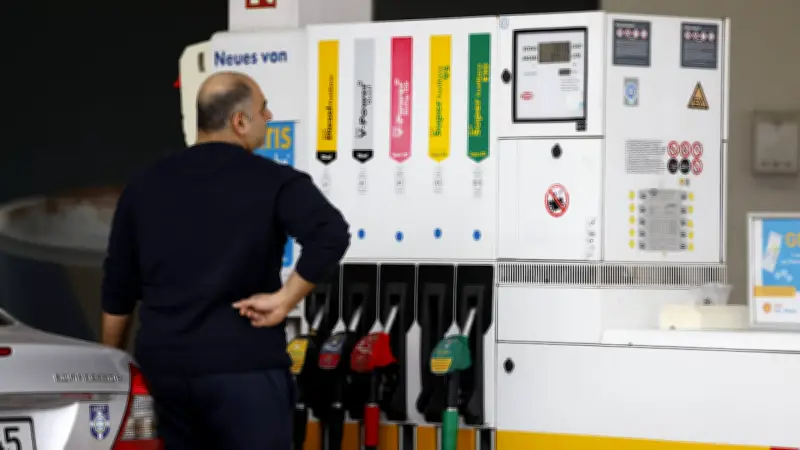 12-Uhr-Regel treibt Spritpreise täglich in neue Rekordhöhen: Tanken wird zur Kostenfalle