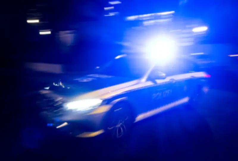 16-Jähriger flieht vor Polizeikontrolle mit Moped und stürzt im Wald