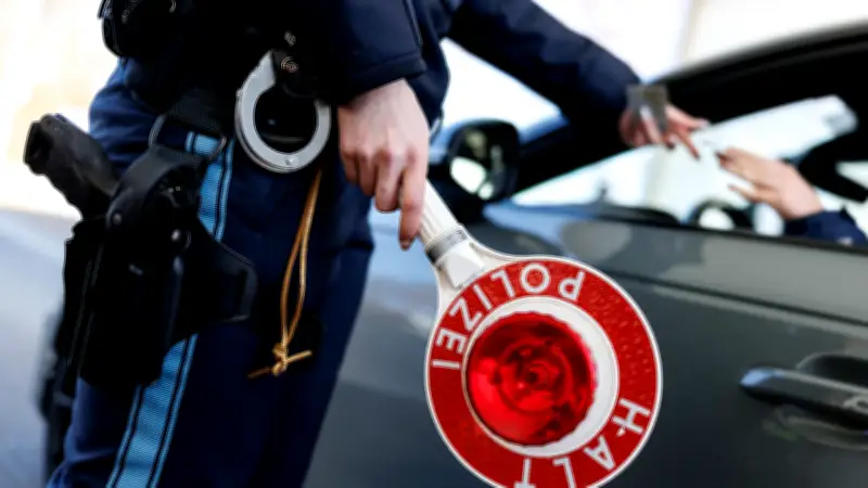 17 Jahre ohne Führerschein: Polizei stoppt 50-Jährigen auf A3 bei Passau