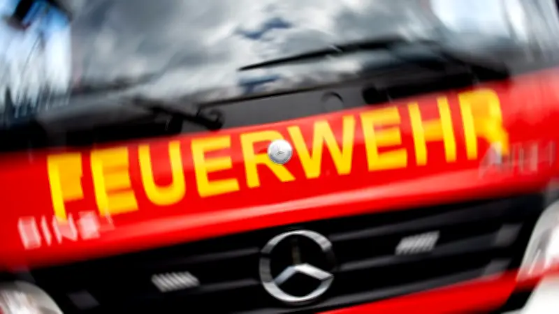 1,75 Millionen Euro Schaden: Scheune bei Heuarbeiten komplett niedergebrannt