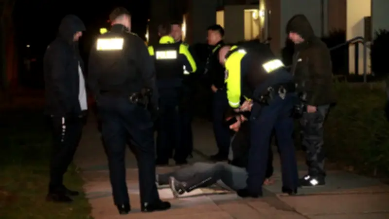 21-jähriger Russe attackiert Polizistin bei Verkehrskontrolle in Berlin