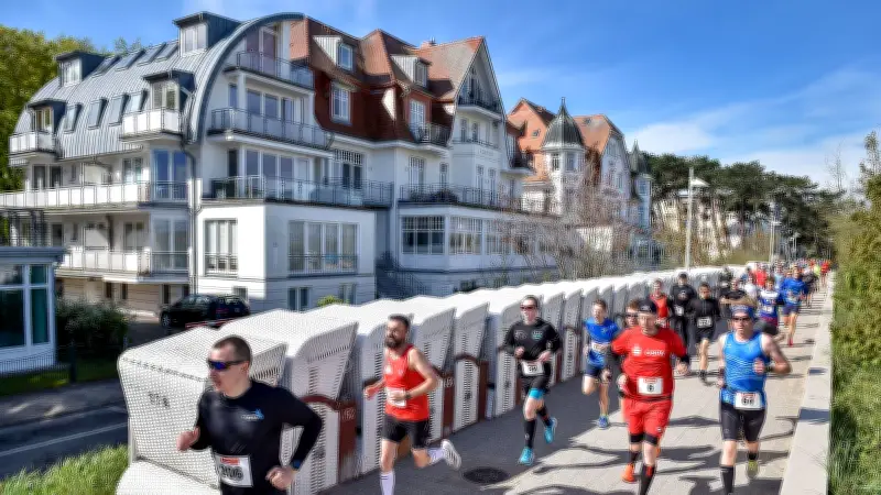 43. Warnemünder Küstenwaldlauf: Schiffsglocke läutet Lauf-Highlight ein