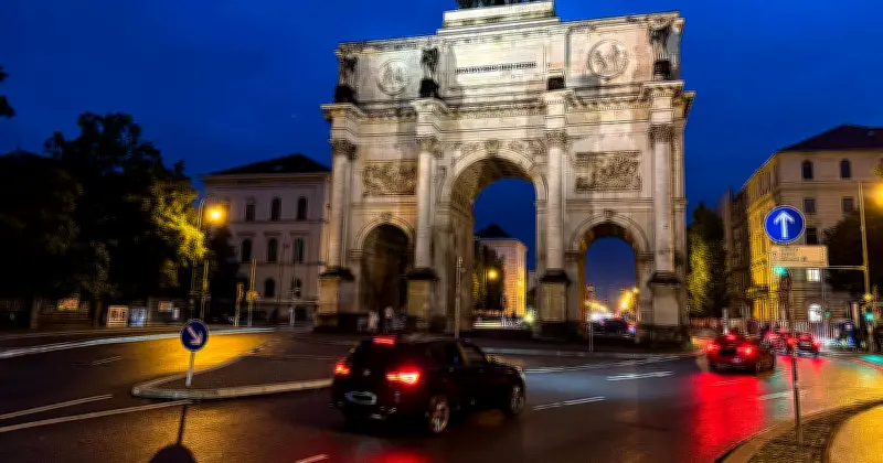 80 Münchner Polizisten im Einsatz: Türkische und bosnische Fans feiern WM-Qualifikation auf Leopoldstraße