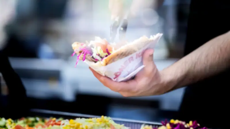 92-jährige Klosterschwester isst ersten Döner – Video wird zum Hit