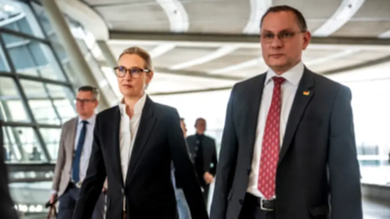 AfD-Klausur in Cottbus: Wirtschaft und Rente im Fokus, interne Konflikte umschifft