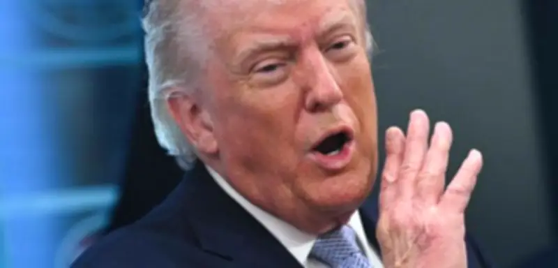 Aggressive Politikersprache: Von Trump geprägte Beleidigungen und Provokationen im politischen Diskurs