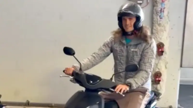 Alexander Zverev mit XXL-Mähne auf Elektroroller: Ungewöhnlicher Look in Monte Carlo