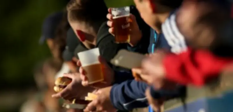 Alkohol fordert 44.000 Tote jährlich: Suchtexperten fordern strengere Regulierung