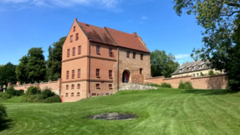 Alte Burg Penzlin startet Saison mit Ritter-Spektakel und mittelalterlichem Flair