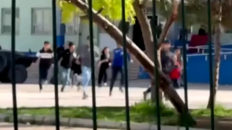 Amoklauf an türkischer Schule: 16 Menschen bei Schießerei verletzt