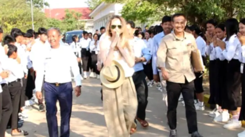 Angelina Jolie plant Zukunft in Kambodscha: Engagement für Battambang und historische Stätten