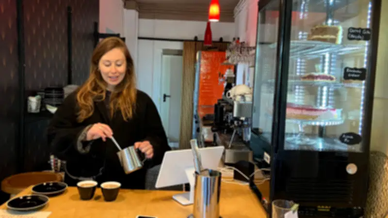 Anna Boss verwandelt DDR-Betonwerk in Café an der Oder