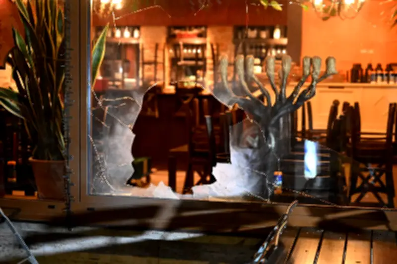 Antisemitischer Angriff auf israelisches Restaurant in München: Fenster zerstört, Pyrotechnik geworfen