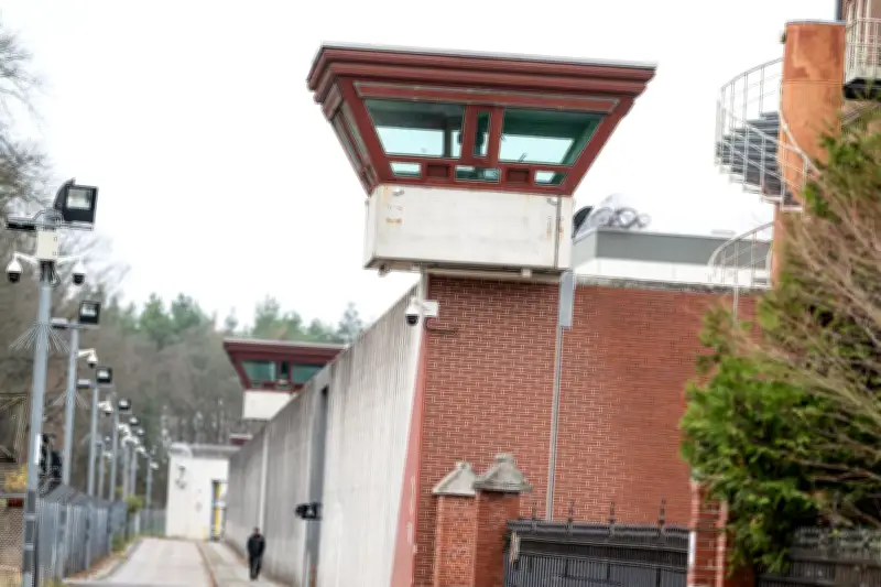 Anwalt in Berlin-Tegel angeklagt: Drogen in Zigarettenschachtel an Häftling übergeben