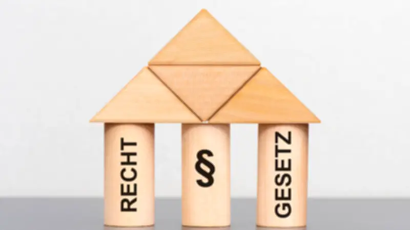 Arbeitsgericht Halle: Vergleich beendet Lohnstreit nach Krankheit