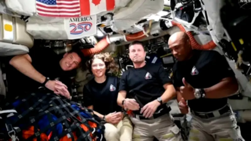 Artemis II-Mission: Astronauten-Crew auf Rückflug zur Erde nach historischer Mondumrundung