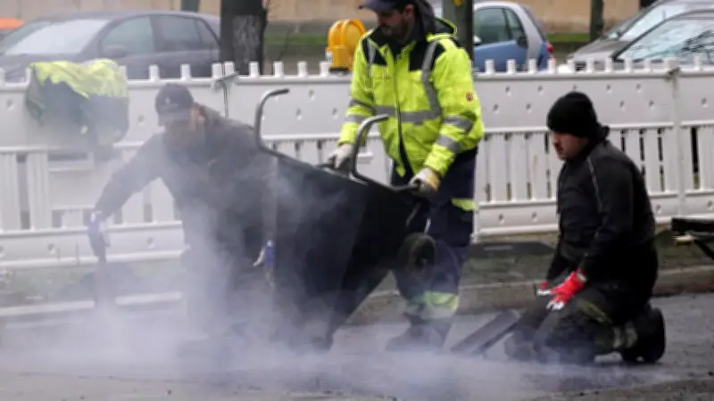 Asphalt-Preise explodieren: Straßenbau in Deutschland droht Stillstand durch Ölkrise
