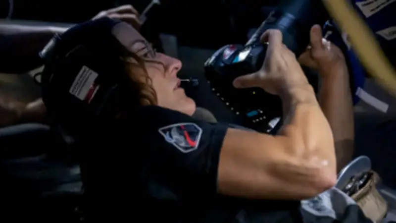 Astronautin Christina Koch trainiert im All weiter: Fans feiern ihre muskulösen Arme