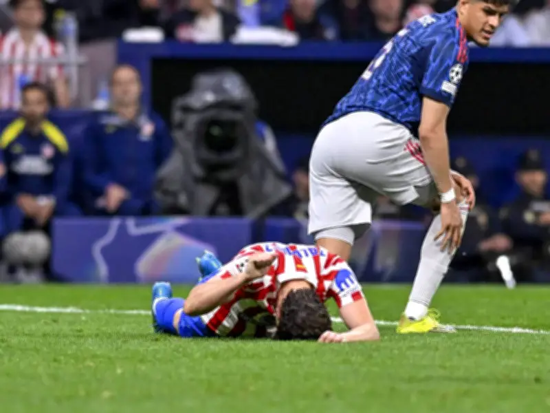 Atlético-Star Álvarez bricht Messi-Rekord und muss verletzt raus