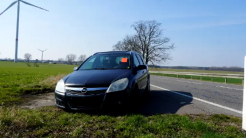 Ausgebrannt und zurückgelassen: Das Schicksal verlassener Autos in Ludwigslust und Parchim