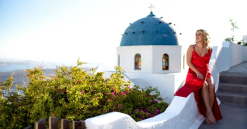 Auswanderin aus Freising heiratet auf Santorini: Vom TV-Begleiteten Neustart zum Traumhochzeit